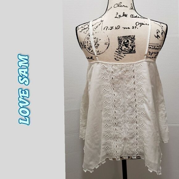 White embroidered flowy tank top - Picture 2 of 5